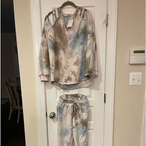 tie dyed women’s jogging suit size S 63% cotton 37% polyester